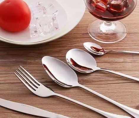 使用不锈钢餐具竟然有这禁忌 99 的人都不知道